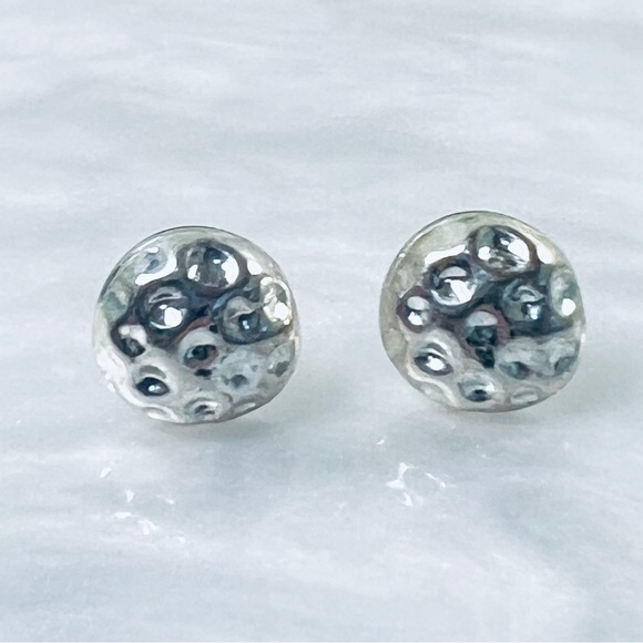 Simple minimalist brushed silvertone, costume stud pierced earrings - Picture 6 of 8